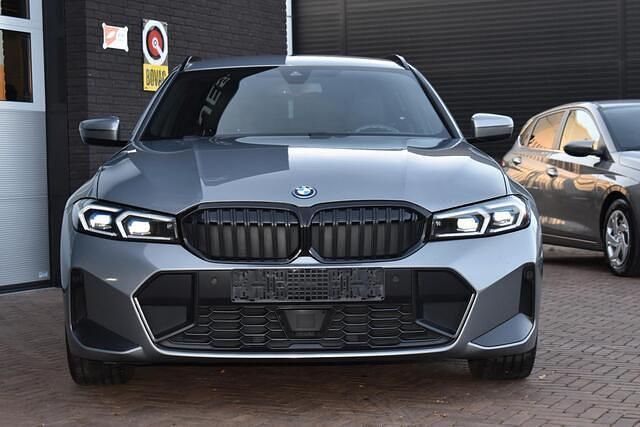 Occasion BMW 330 M Sport 291 PK (214 kW) 2023 Grijs Stationwagen