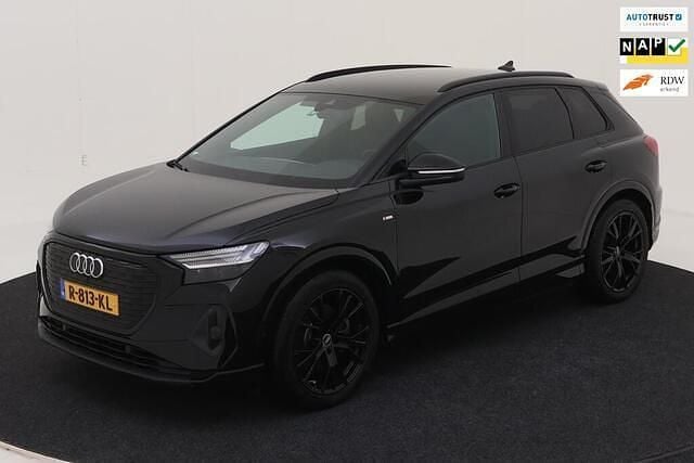 Zwart Gebruikt 2022 Audi Q4 e-tron Competition SUV | € 28.945 (Eerlijke prijs) - Afbeelding 1/4