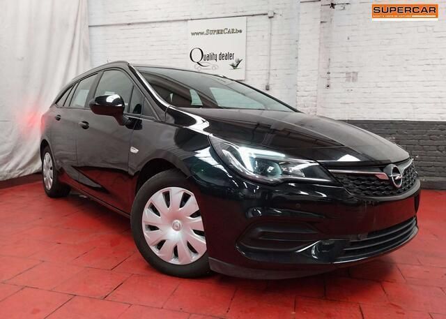 Zwart Gebruikt 2020 Opel Astra Sedan | € 12.990 (Duur) - Afbeelding 1/4