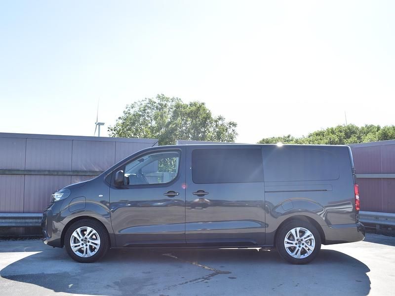 Nieuw Opel Vivaro-e Combi Comfort 100 kW (136 PK) 2025 Moonstone grey Van