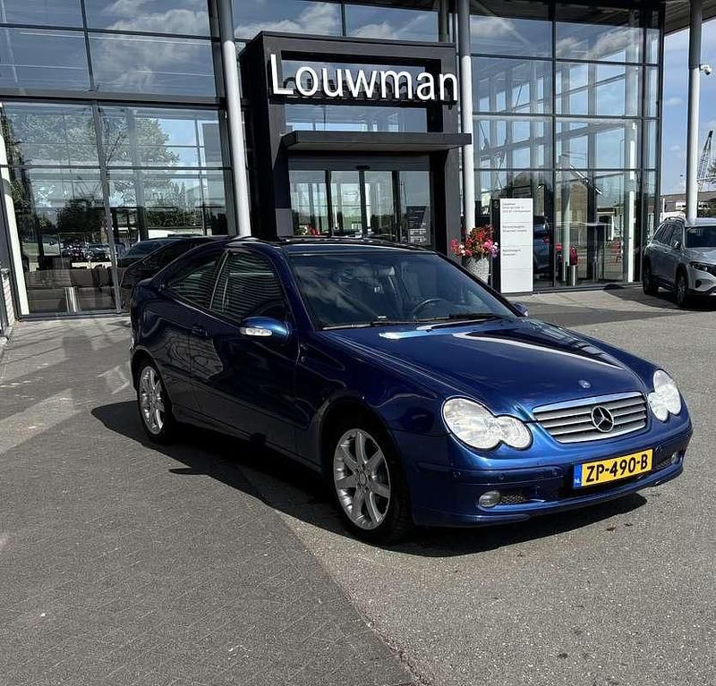 Blauw Gebruikt 2004 Mercedes C230 Hatchback | € 2.999 (Goede deal) - Afbeelding 1/4