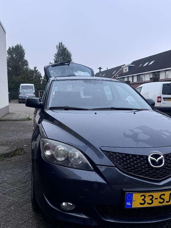 Grijs Occasion 2006 Mazda 3 Hatchback | € 2.500 (Eerlijke prijs) - Afbeelding 1/4
