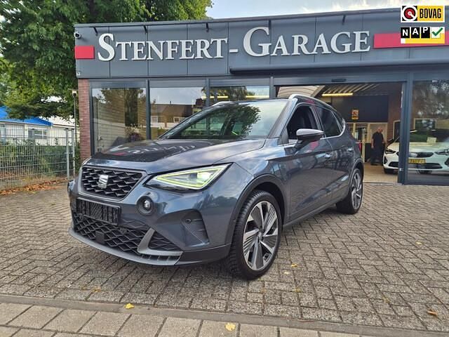 Grijs Gebruikt 2024 Seat Arona Business SUV | € 26.500 (Iets duurder) - Afbeelding 1/4