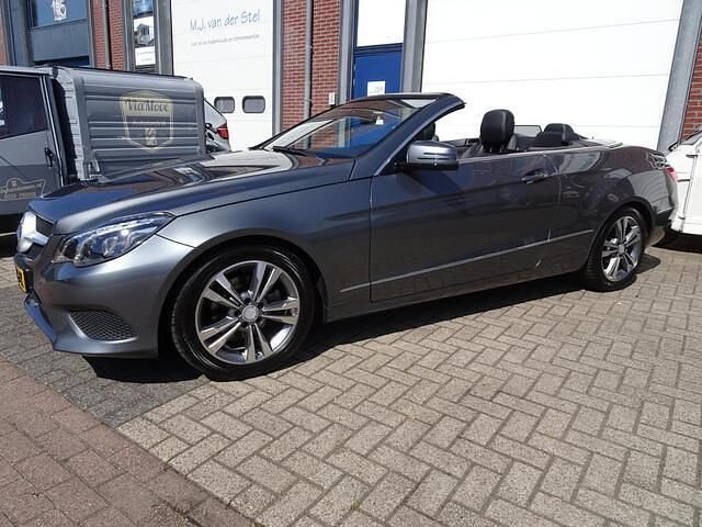 Grijs Gebruikt 2017 Mercedes E200 Ambition Cabriolet | € 23.950 (Eerlijke prijs) - Afbeelding 1/4
