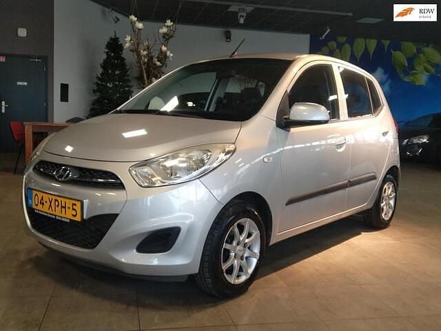 Grijs (metallic) Occasion 2012 Hyundai i10 Hatchback | € 3.950 (Eerlijke prijs) - Afbeelding 1/4