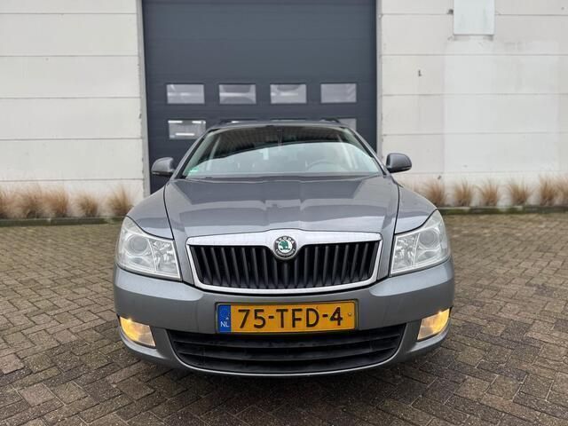 Occasion Skoda Octavia Business Line 105 PK (77 kW) 2012 Grijs Stationwagen