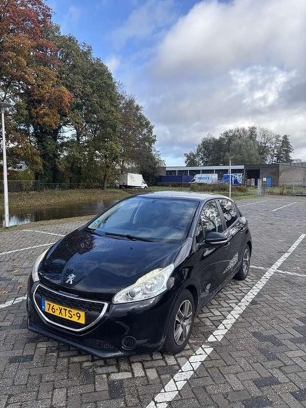 Zwart Occasion 2012 Peugeot 208 Active Hatchback | € 4.350 (Eerlijke prijs) - Afbeelding 1/4