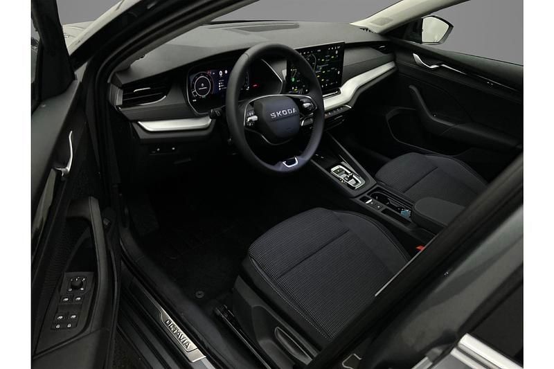 Nieuw Skoda Octavia Business Line 150 PK (110 kW) 2025 Grijs Hatchback