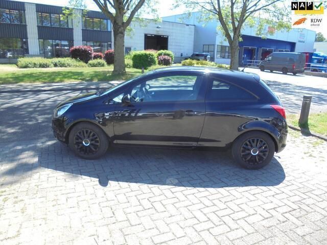 Zwart Gebruikt 2010 Opel Corsa Edition Hatchback | € 999 (Eerlijke prijs) - Afbeelding 1/4