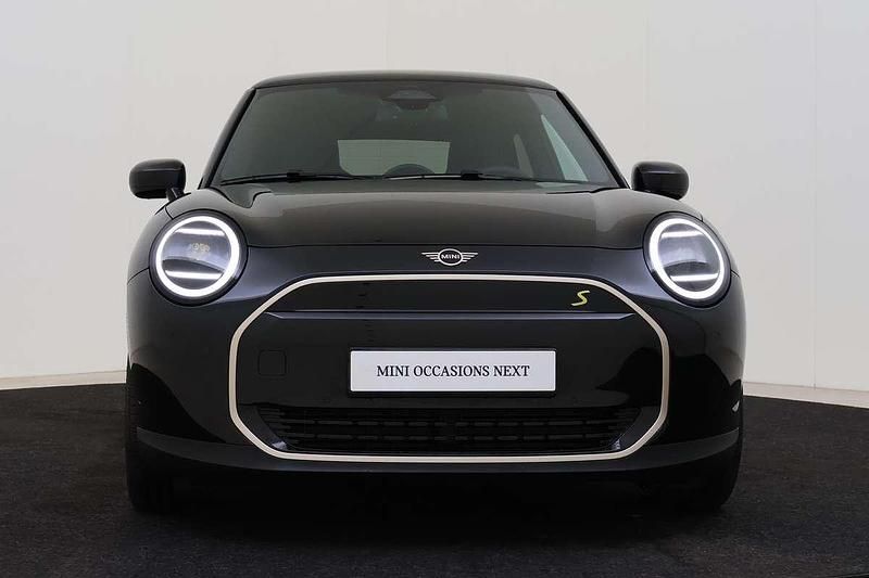 Occasion Mini Cooper SE Favoured 160 kW (218 PK) 2024 Zwart Hatchback