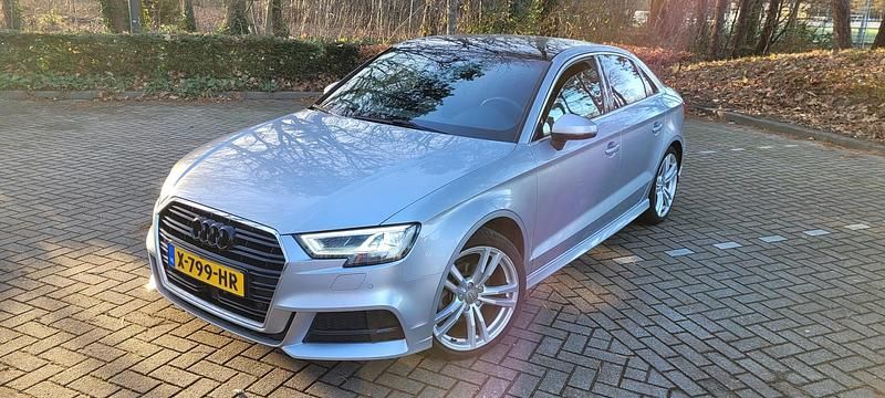 Grijs Gebruikt 2020 Audi A3 Design Sedan | € 23.500 (Goede deal) - Afbeelding 1/4