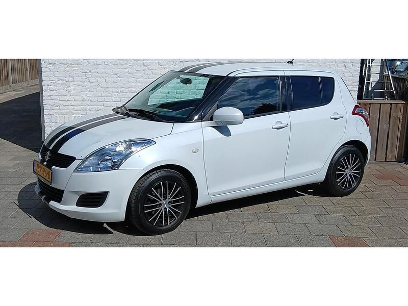Wit Gebruikt 2013 Suzuki Swift Comfort Hatchback | € 8.899 (Iets duurder) - Afbeelding 1/4