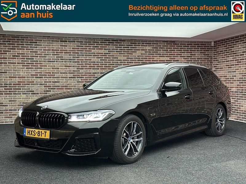 Zwart Gebruikt 2022 BMW 520 Executive Stationwagen | € 39.990 (Duur) - Afbeelding 1/4