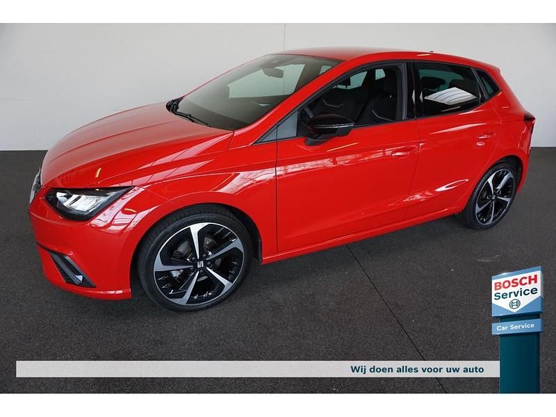 Rood Occasion 2024 Seat Ibiza Business Hatchback | € 22.900 (Eerlijke prijs) - Afbeelding 1/4