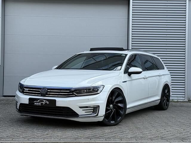 Wit Gebruikt 2016 VW Passat GTE Stationwagen | € 14.800 (Iets duurder) - Afbeelding 1/4