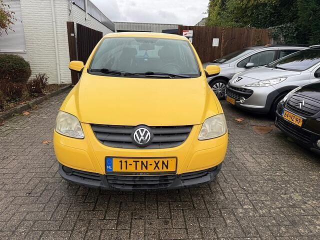 Geel Gebruikt 2006 VW Fox Trendline Hatchback | € 1.200 (Eerlijke prijs) - Afbeelding 1/4