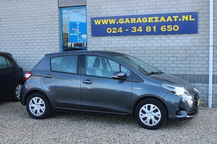 Occasion Toyota Yaris Hybrid 2017 Grijs (metallic) Hatchback