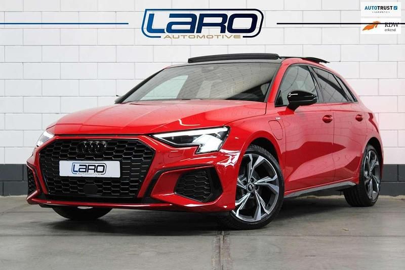 Zwart Gebruikt 2022 Audi A3 Sportback e-tron S-Line Hatchback | € 33.900 (Eerlijke prijs) - Afbeelding 1/4