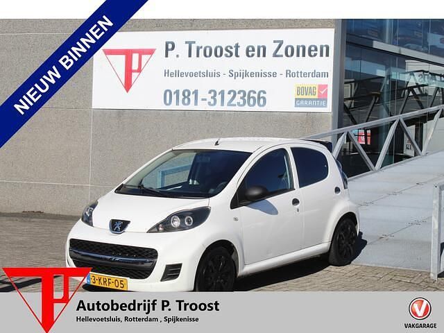 Wit Occasion 2011 Peugeot 107 Sportium Hatchback | € 3.250 (Iets duurder) - Afbeelding 1/4