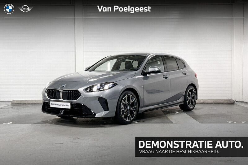 Alpineweiss (licht wit) Gebruikt 2024 BMW 120 M Sport Hatchback | € 42.900 (Goede deal) - Afbeelding 1/4