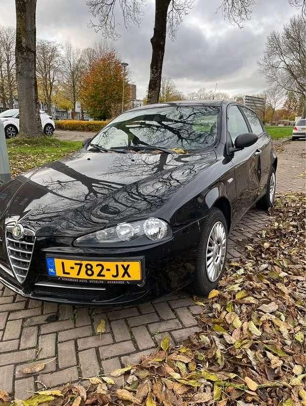 Occasion 2006 Alfa Romeo 147 Hatchback | € 1.800 (Eerlijke prijs) - Afbeelding 1/4