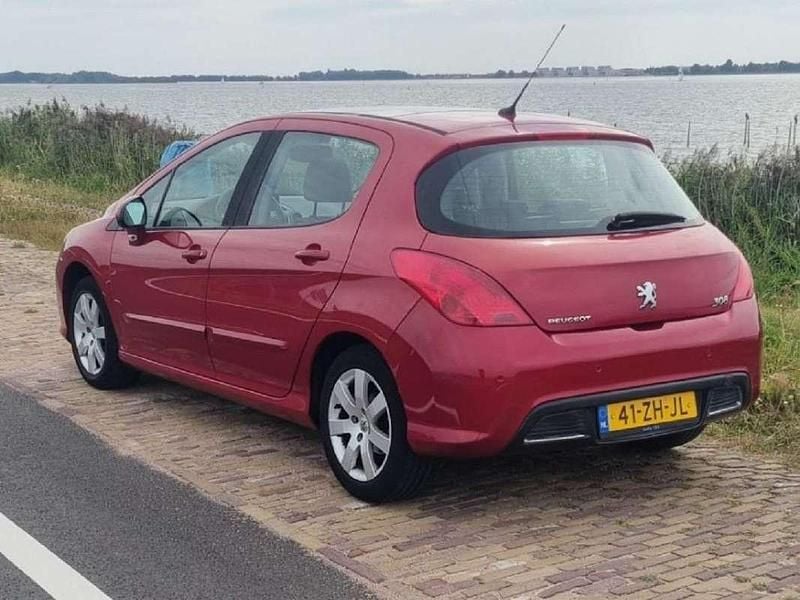 Rood Occasion 2008 Peugeot 308 Hatchback | € 2.850 (Goede deal) - Afbeelding 1/4