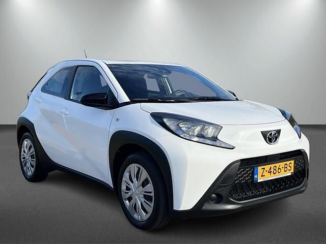 Wit Gebruikt 2024 Toyota Aygo Edition Hatchback | € 17.601 (Eerlijke prijs) - Afbeelding 1/3