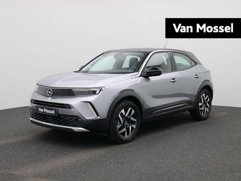 Grijs Gebruikt 2023 Opel Mokka-e Elegance SUV | € 21.900 (Eerlijke prijs) - Afbeelding 1/4