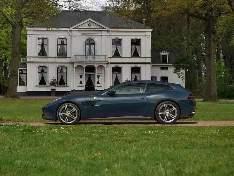 Blauw Gebruikt 2020 Ferrari GTC4Lusso Coupé | € 284.900 - Afbeelding 1/4