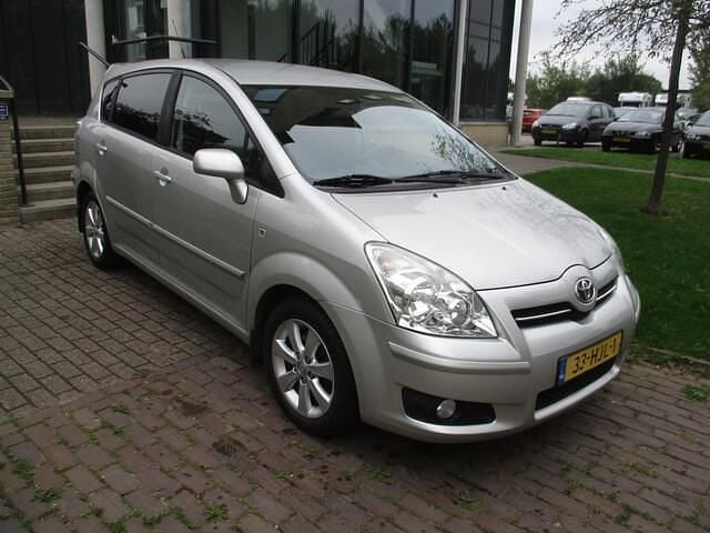 Grijs Gebruikt 2009 Toyota Verso Luna MPV | € 6.950 (Eerlijke prijs) - Afbeelding 1/4