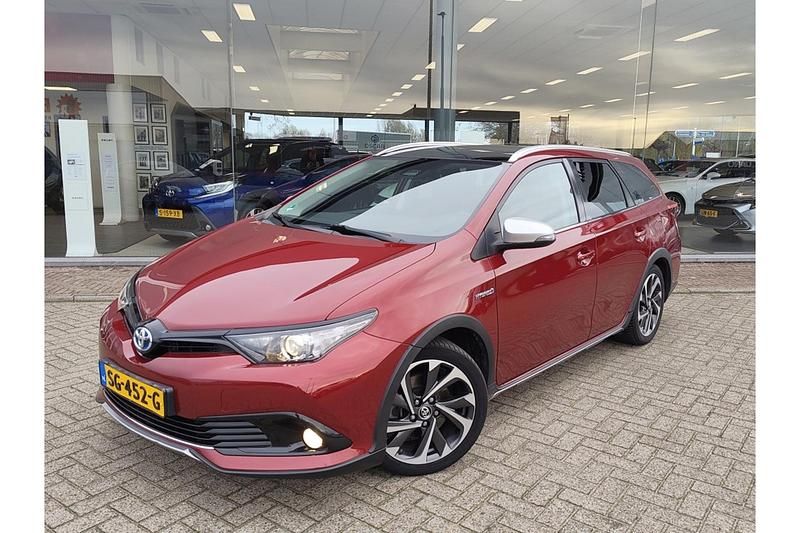 Rood Gebruikt 2018 Toyota Auris Touring Sports Stationwagen | € 18.190 (Iets duurder) - Afbeelding 1/1