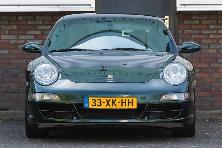 Groen (metallic) Occasion 2005 Porsche 911 Carrera S Coupé | € 37.950 (Eerlijke prijs) - Afbeelding 1/4