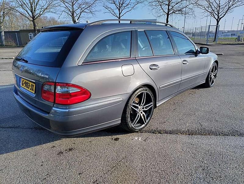 Grijs Occasion 2006 Mercedes E500 AMG Stationwagen | € 11.500 - Afbeelding 1/4