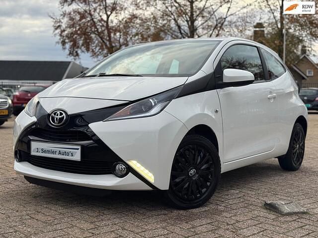 Wit Gebruikt 2014 Toyota Aygo X-play Hatchback | € 6.999 (Eerlijke prijs) - Afbeelding 1/4