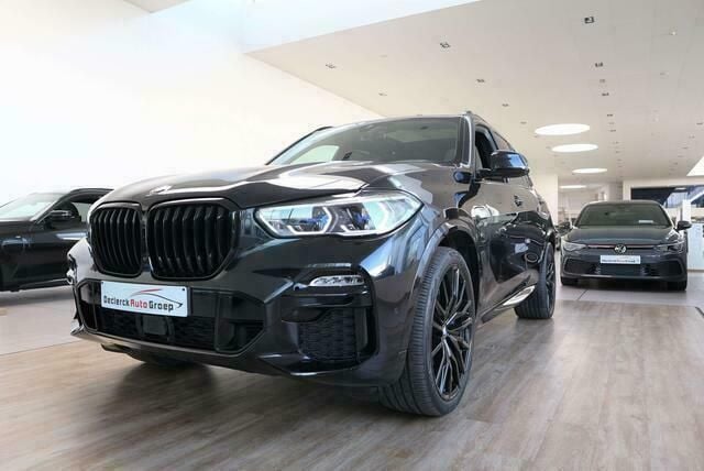 Zwart Occasion 2021 BMW X5 M Sport SUV | € 98.995 - Afbeelding 1/4