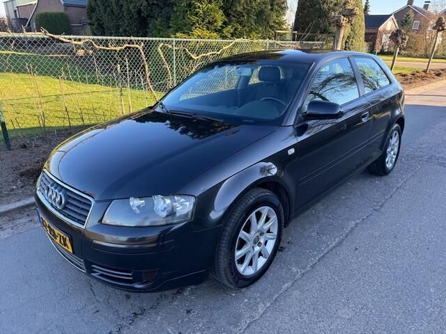Zwart Gebruikt 2005 Audi A3 Attraction Hatchback | € 2.099 (Eerlijke prijs) - Afbeelding 1/4