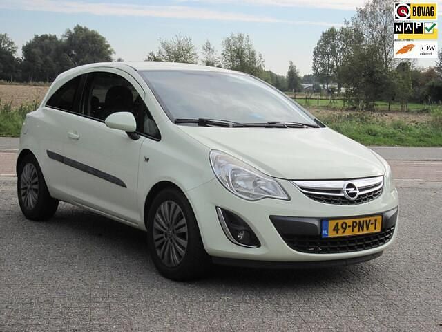Groen Gebruikt 2011 Opel Corsa Edition Hatchback | € 4.950 (Iets duurder) - Afbeelding 1/4