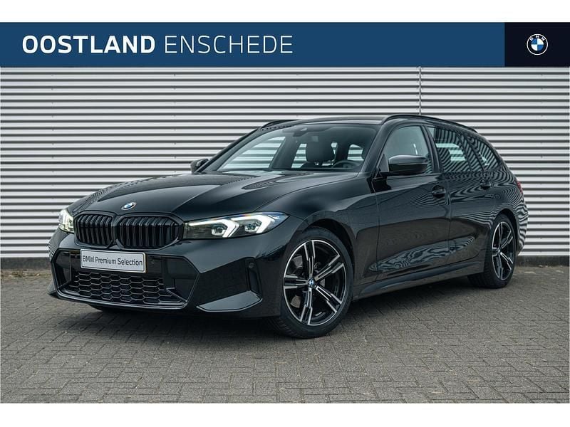 Zwart Gebruikt 2023 BMW 320 M Sport Stationwagen | € 45.000 - Afbeelding 1/4