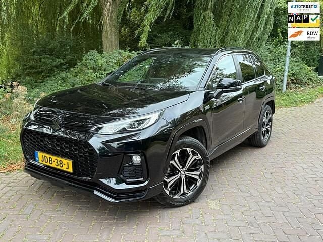 Zwart Gebruikt 2022 Suzuki Across Style SUV | € 32.950 (Eerlijke prijs) - Afbeelding 1/4