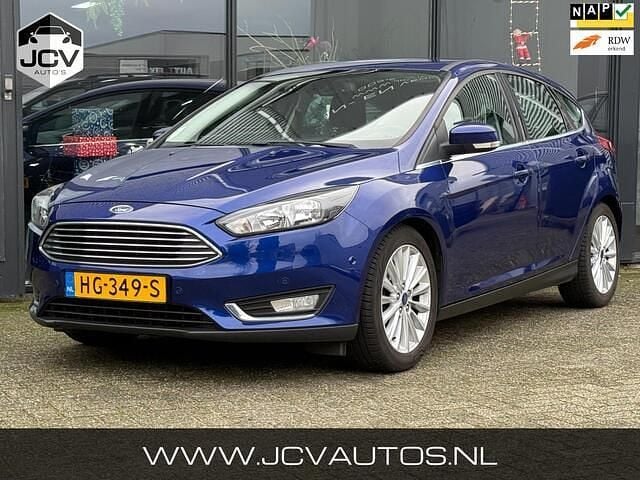 Blauw Gebruikt 2015 Ford Focus Titanium Hatchback | € 6.488 (Goede deal) - Afbeelding 1/4