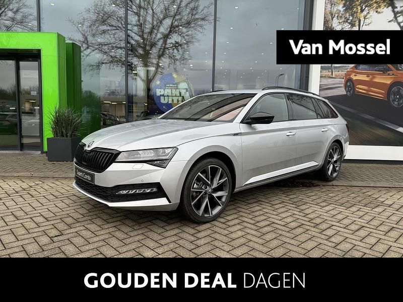Zilver, metallic lak Gebruikt 2023 Skoda Superb Business Line Stationwagen | € 39.900 (Duur) - Afbeelding 1/4