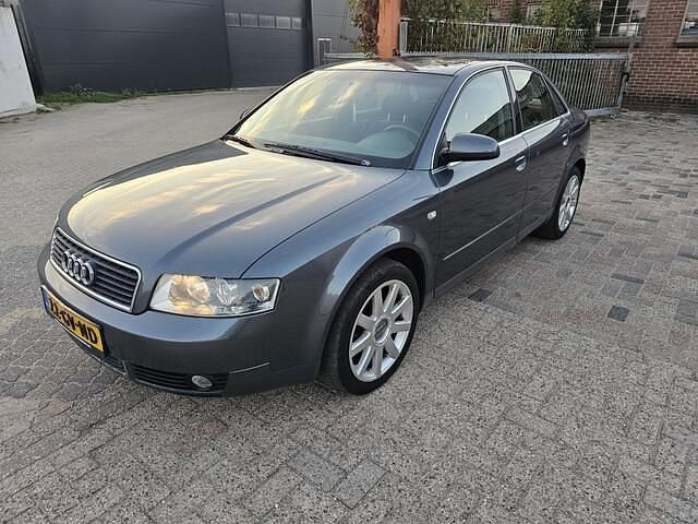 Grijs Gebruikt 2001 Audi A4 Sedan | € 1.450 (Eerlijke prijs) - Afbeelding 1/4
