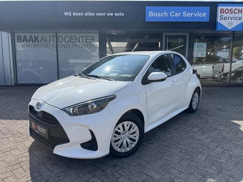 Wit Gebruikt 2024 Toyota Yaris Active Hatchback | € 21.950 (Eerlijke prijs) - Afbeelding 1/4