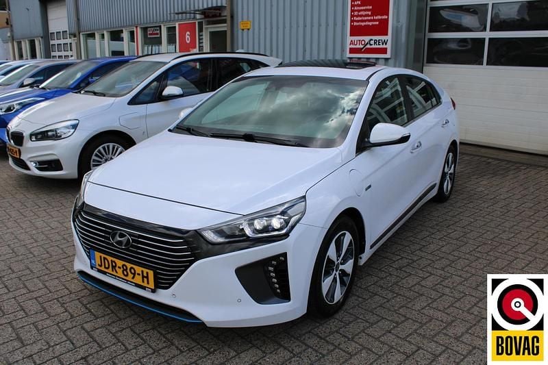 Wit Gebruikt 2018 Hyundai Ioniq Premium Sedan | € 16.900 (Eerlijke prijs) - Afbeelding 1/4