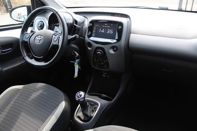 Occasion Toyota Aygo X-play 74 PK (54 kW) 2020 Wit Hatchback