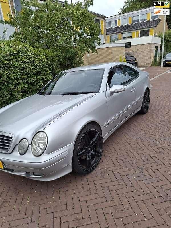 Grijs Gebruikt 2000 Mercedes CLK200 Coupé | € 2.499 (Eerlijke prijs) - Afbeelding 1/4