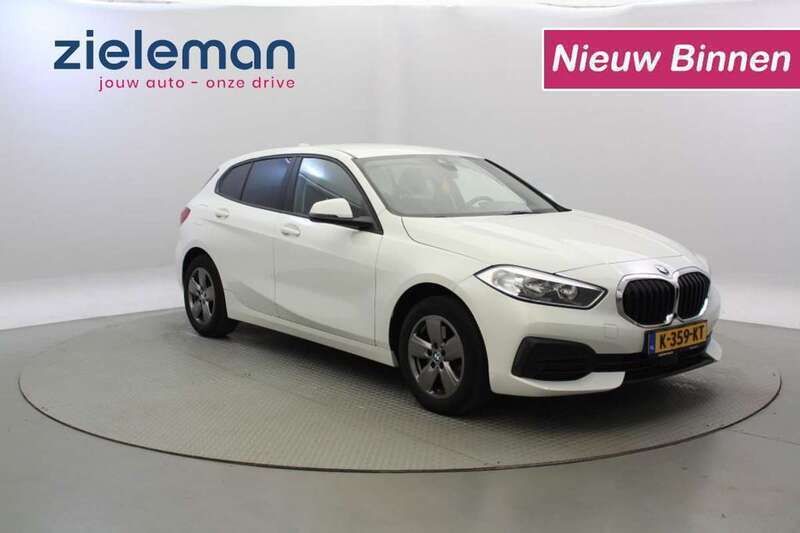 Wit Gebruikt 2021 BMW 118 Hatchback | € 19.845 (Super prijs) - Afbeelding 1/4