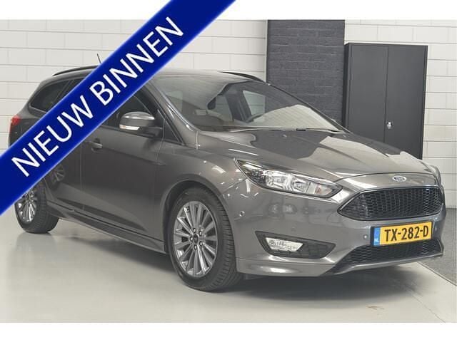 Grijs Gebruikt 2018 Ford Focus ST-Line Stationwagen | € 9.950 (Super prijs) - Afbeelding 1/4