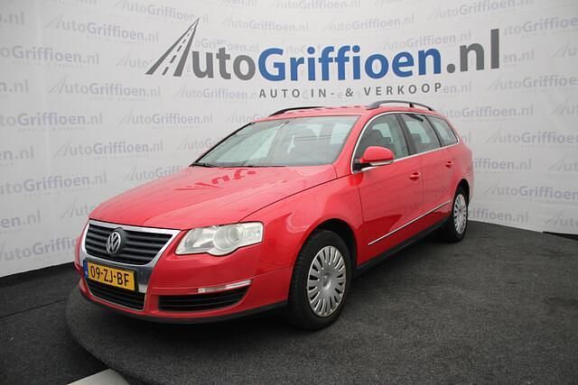 Rood Gebruikt 2008 VW Passat Comfortline Stationwagen | € 1.690 (Goede deal) - Afbeelding 1/4