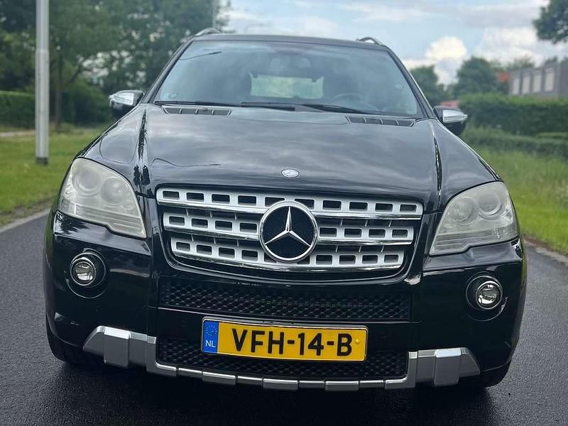 Zwart Gebruikt 2010 Mercedes ML300 SUV | € 12.999 - Afbeelding 1/4